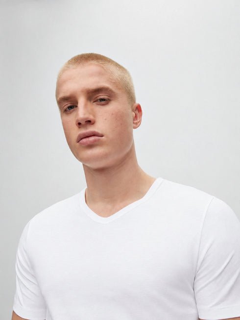 BOSS MEN’S CLASSIC V-NECK T-SHIRT – WHITE
