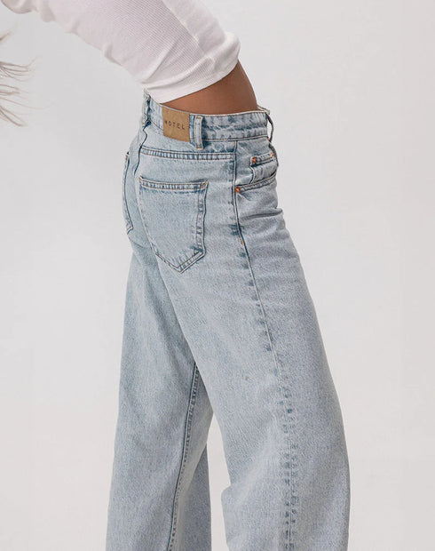 MOTEL LOW RISE PARALLEL JEANS IN 80s LIGHT BLUE WASH